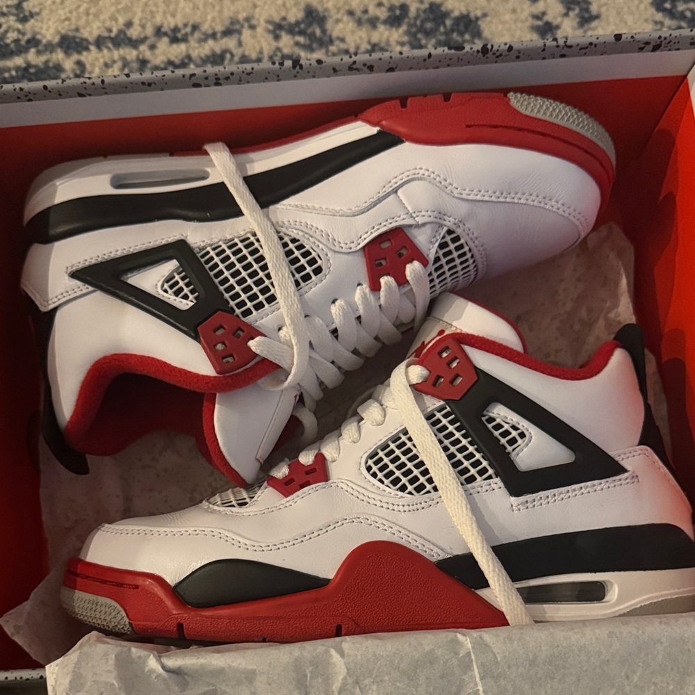 Air Jordan 4 Retro GS White/Fire Red/Black/Tech Grey - size 5.5Y/7W